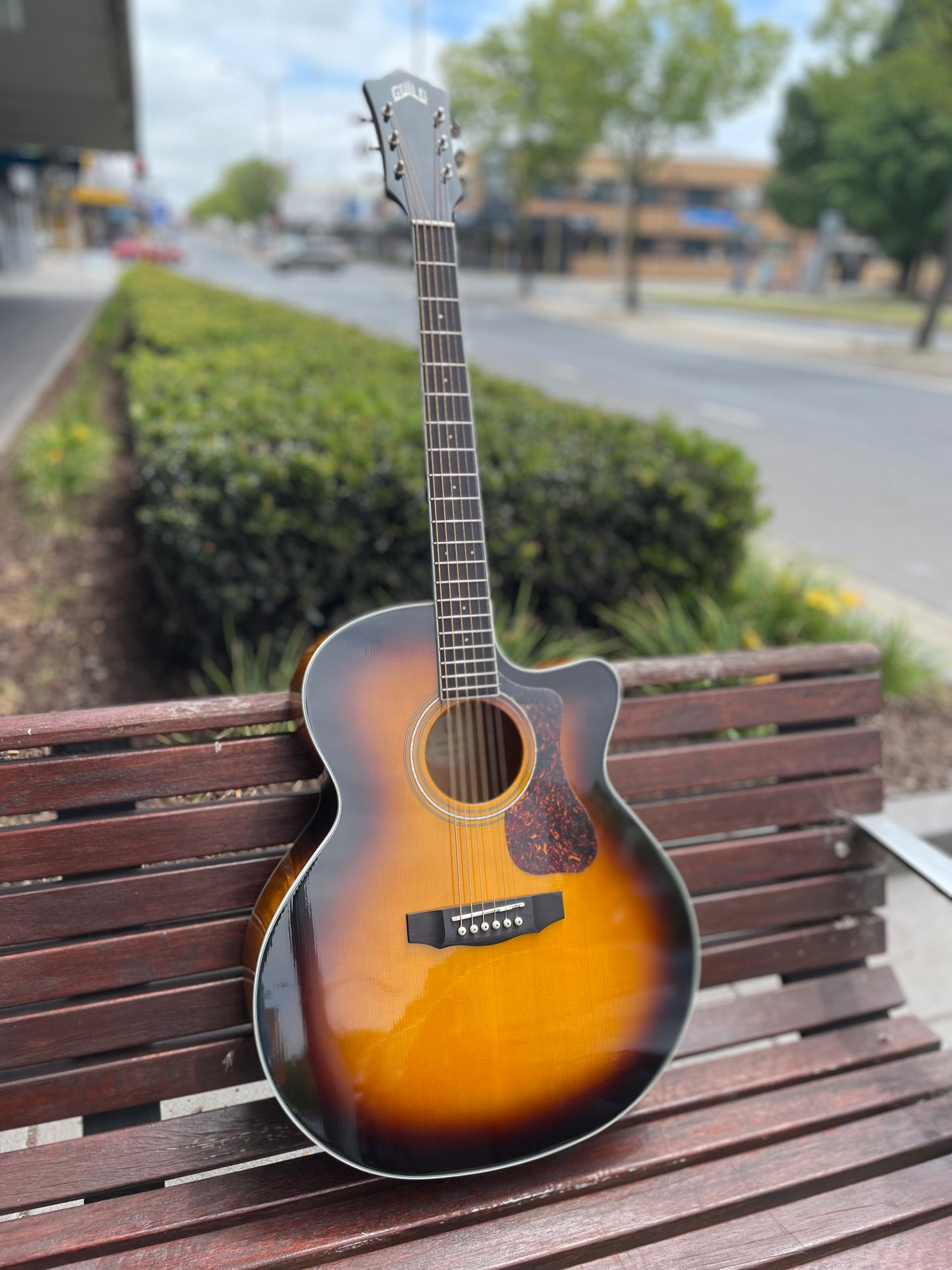 Guild F-250CE Deluxe Flamed Maple Jumbo Acoustic/Electric Guitar w/Cutaway - Sunburst